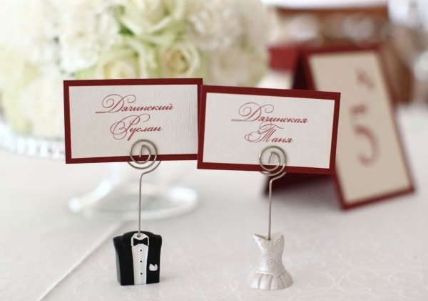 Таблички на стол для гостей на свадьбу