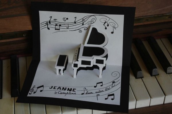 Объемная открытка пианино