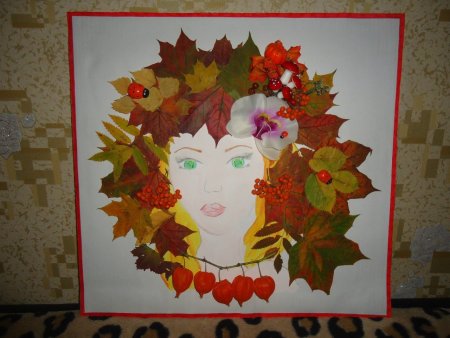 Девушка осень из осенних листьев