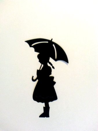 Ребенок с зонтиком осенью